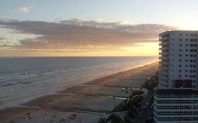 Beira-mar, 110mt, 3 dorms, linda vista